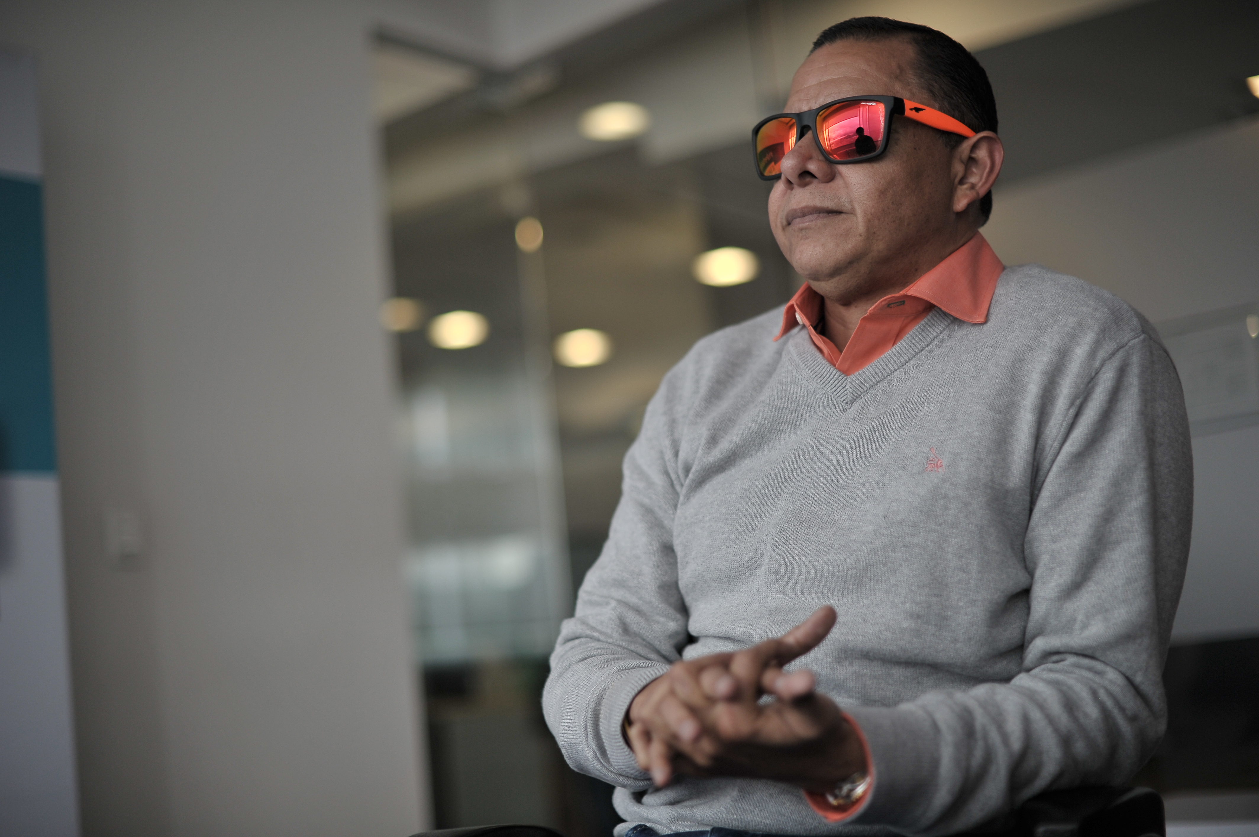 El tiburón y el león, ante los ojos del “Bombardero”: entrevista con Iván René Valenciano