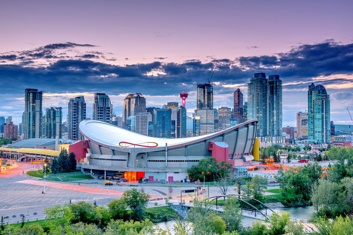 Julio es uno de los meses más cálidos del año en Calgary y su temperatura está alrededor de 23-25°C durante este mes.