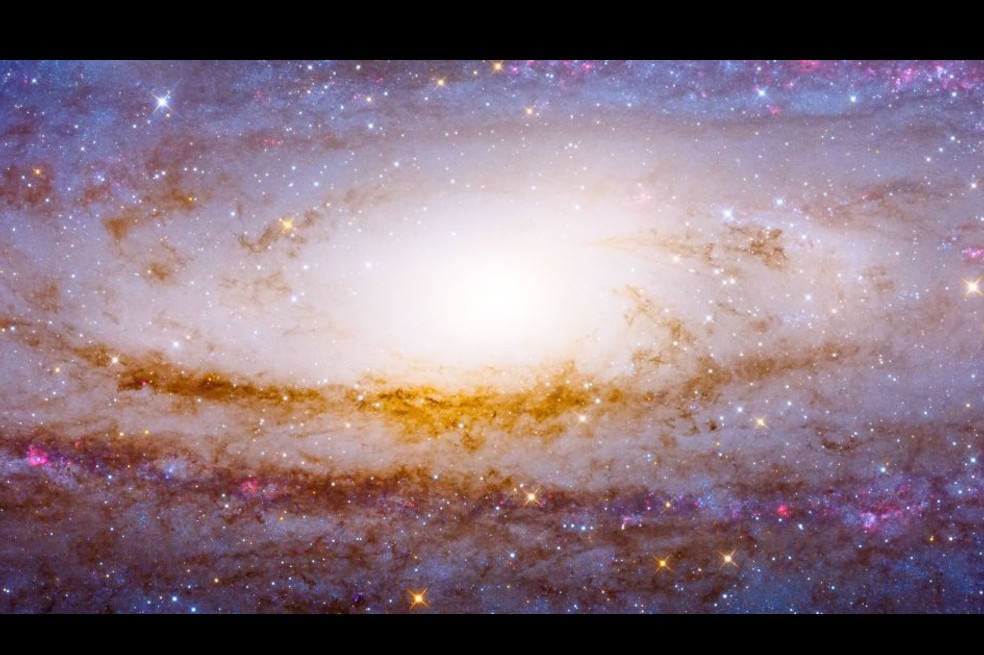 Péter Feltóti llamó a su composición la galaxia de Andrómeda, una imagen que tiene varias exposiciones capturadas entre octubre de 2017 y enero de 2021.