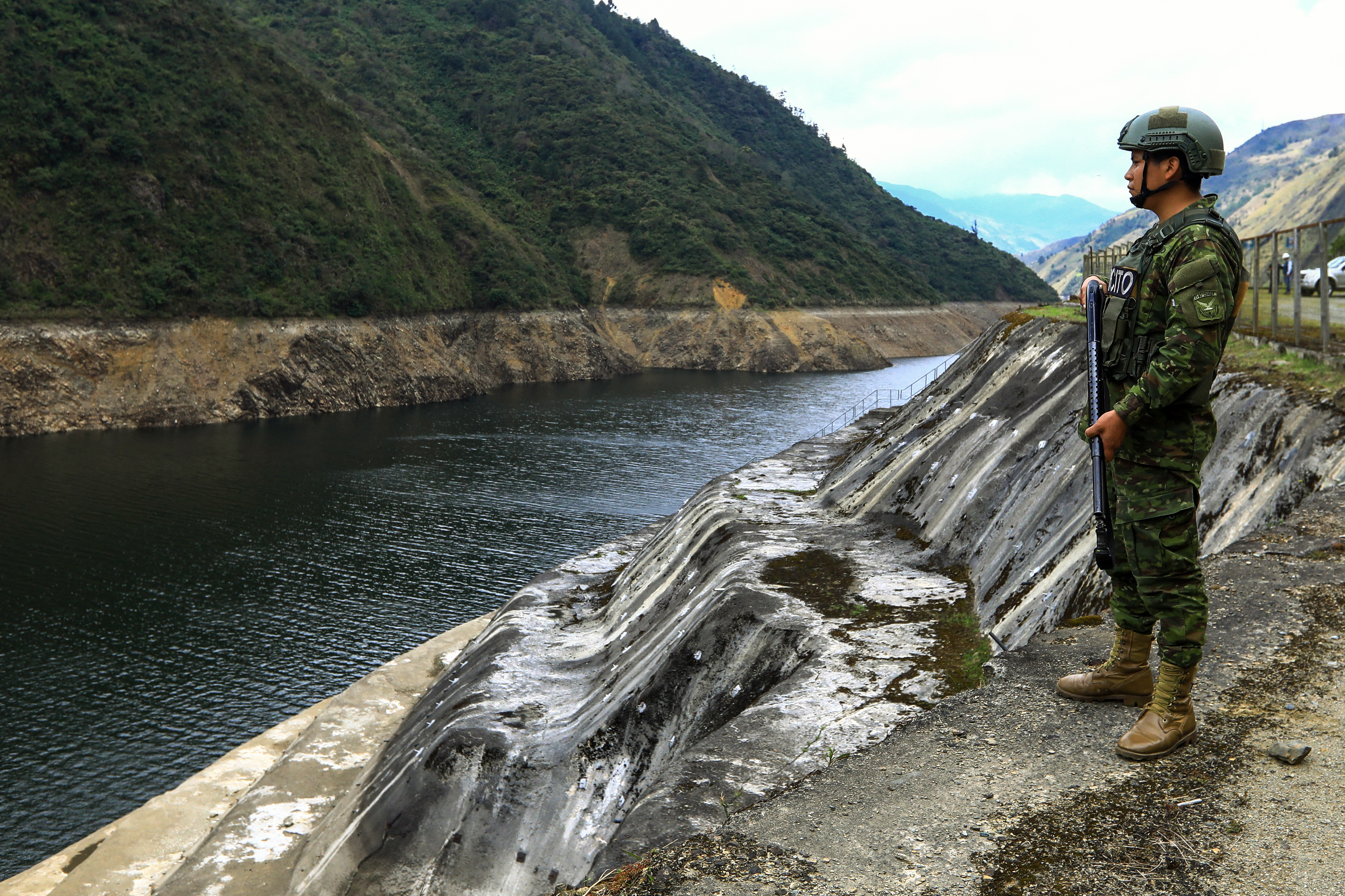 Ecuador, a prueba: su fragilidad sin la energía de Colombia