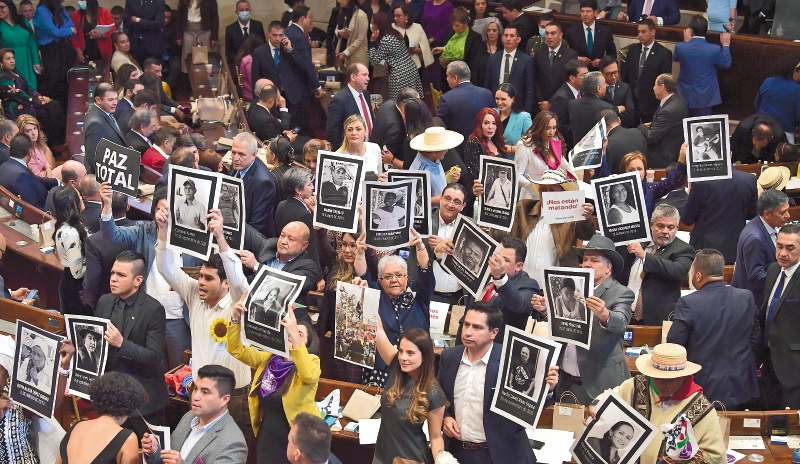 ¿Se está gestando una nueva “partiditis” en Colombia?
