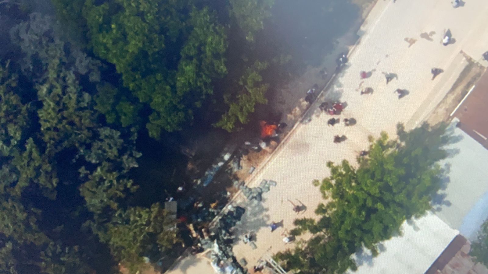 Según el Ejército, los civiles han quemado elementos del puesto de control de la base militar de El Tarra.