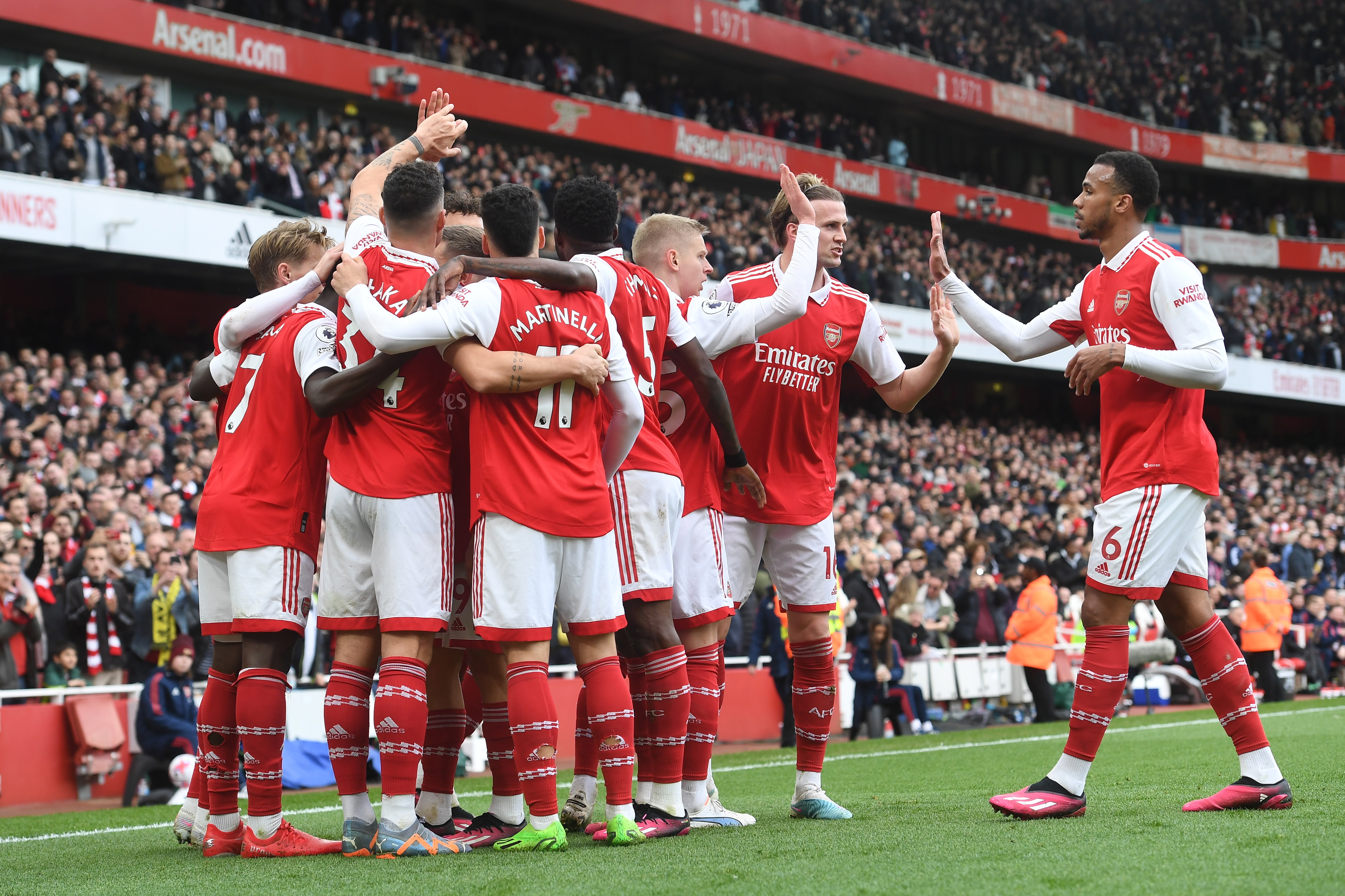 Arsenal se reafirma como líder de la Premier tras golear a Crystal Palace en casa
