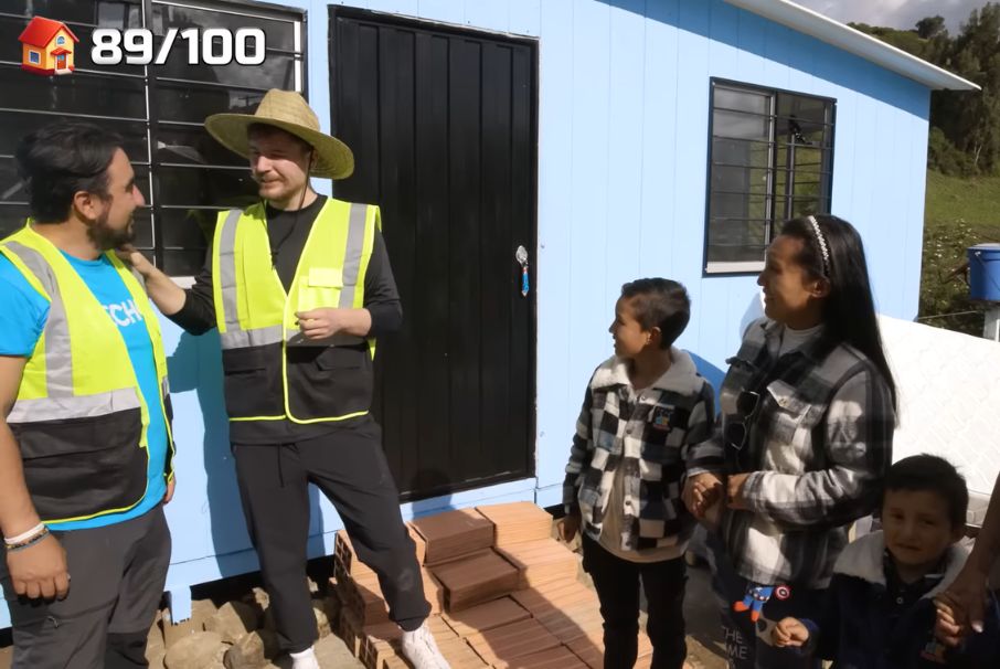 El youtuber, MrBeast, regaló casas a personas de escasos recursos en Colombia