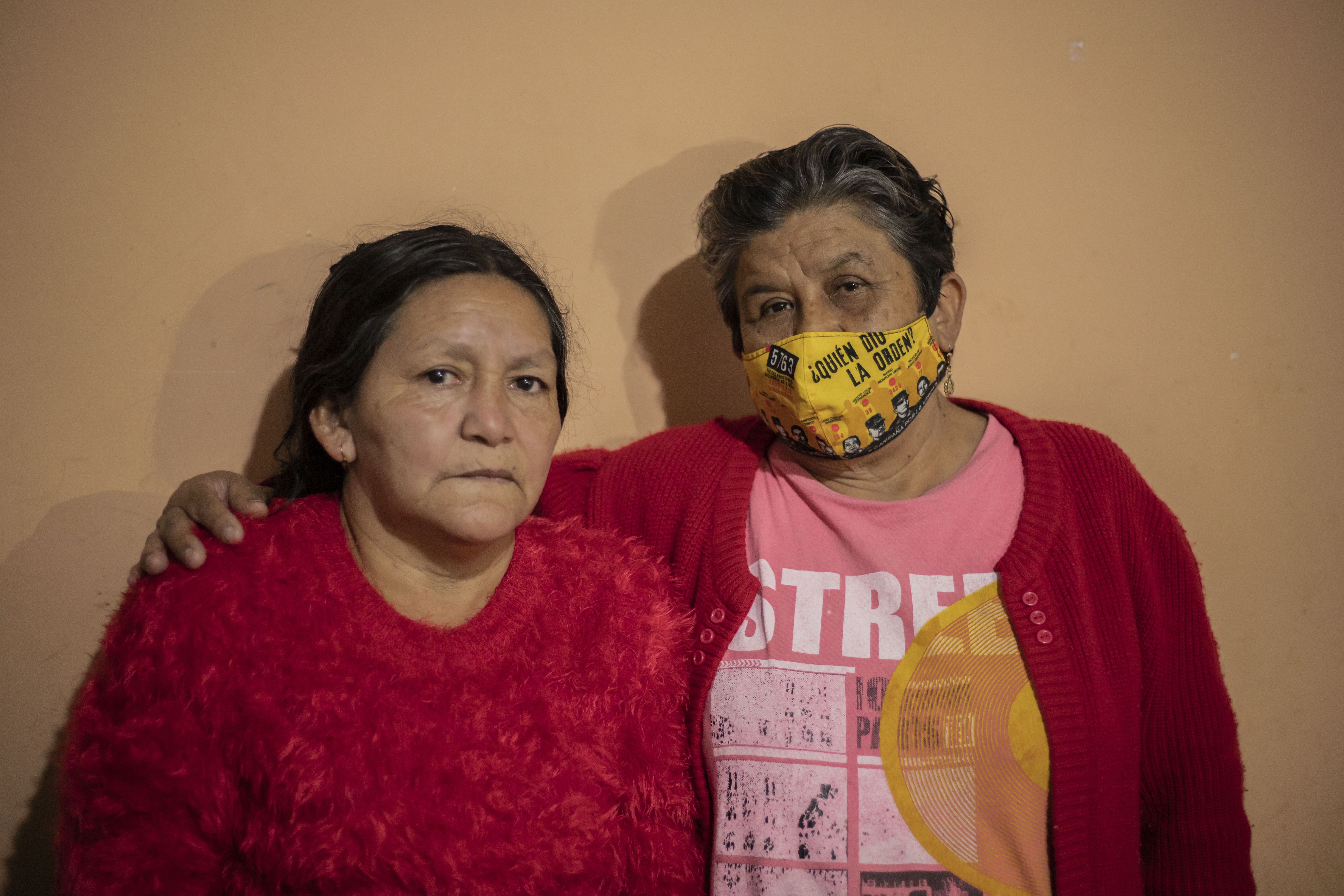 Retrato de Ana Socorro Valencia y Luz Nelsy Rivera, amigas y madres buscadoras de Popayán.