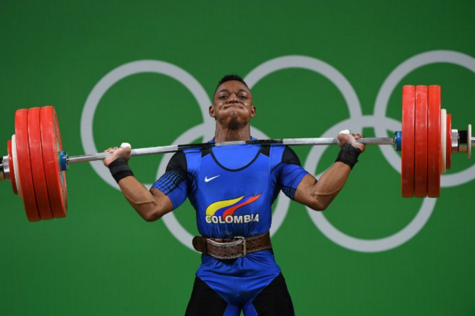 El colombiano Andrés Mauricio Caicedo Piedrahita durante la prueba de los 77 kilogramos. / AFP