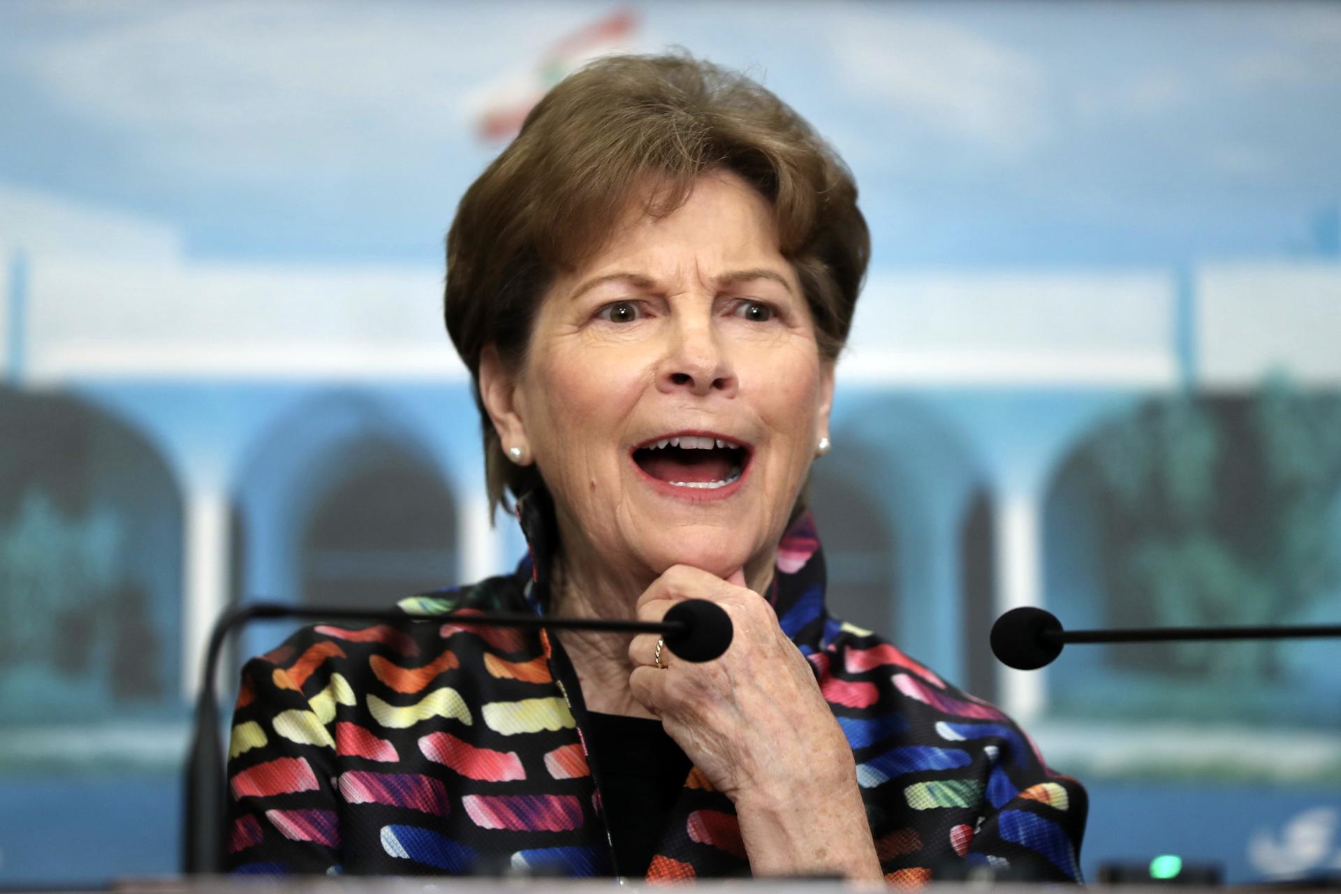 Baabda (Lebanon), 26/08/2025.- US senator Jeanne Shaheen speaks during a news conference following a meeting with Lebanese President Joseph Aoun at the presidential palace in Baabda, east of Beirut, Lebanon, 26 August 2025. (Líbano, Siria) EFE/EPA/WAEL HAMZEH