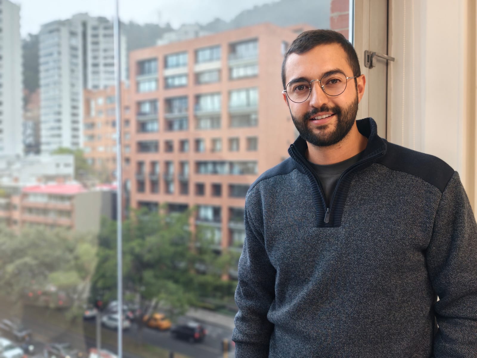 Este emprendedor reacondiciona teléfonos celulares y no para de vender en Colombia y México