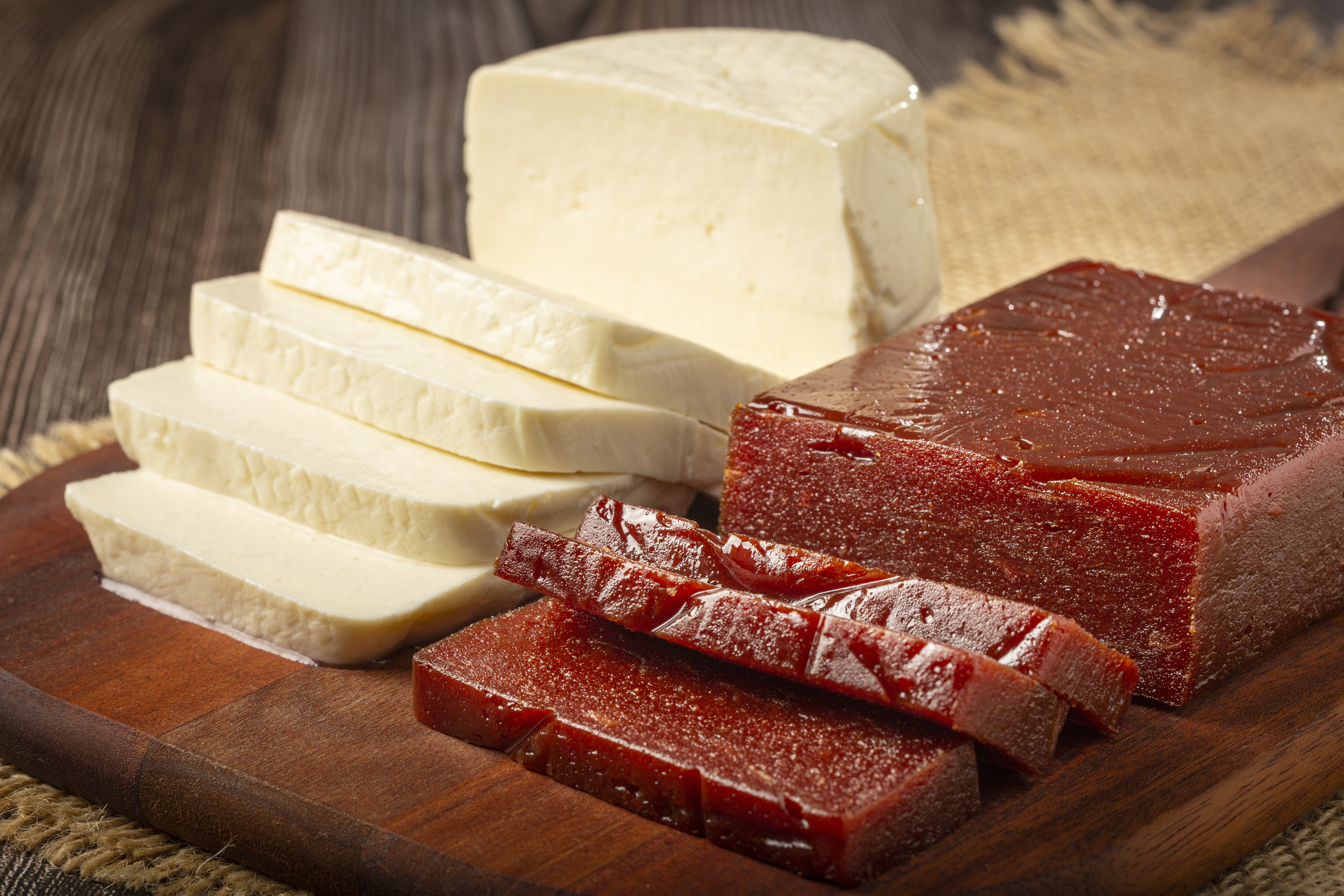 Irresistible, paso a paso para preparar helado de queso con bocadillo