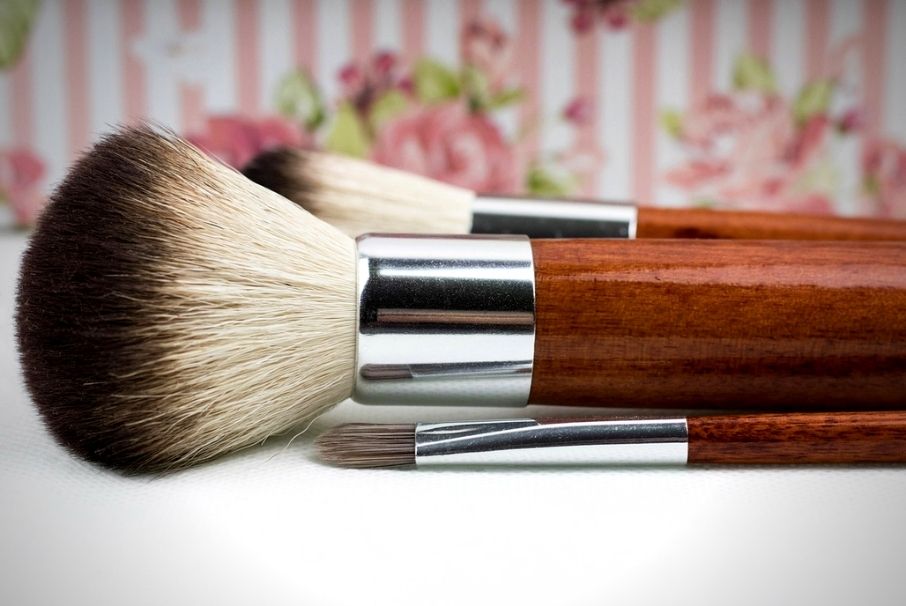 Descubre el secreto para limpiar tus brochas de maquillaje: bicarbonato de sodio