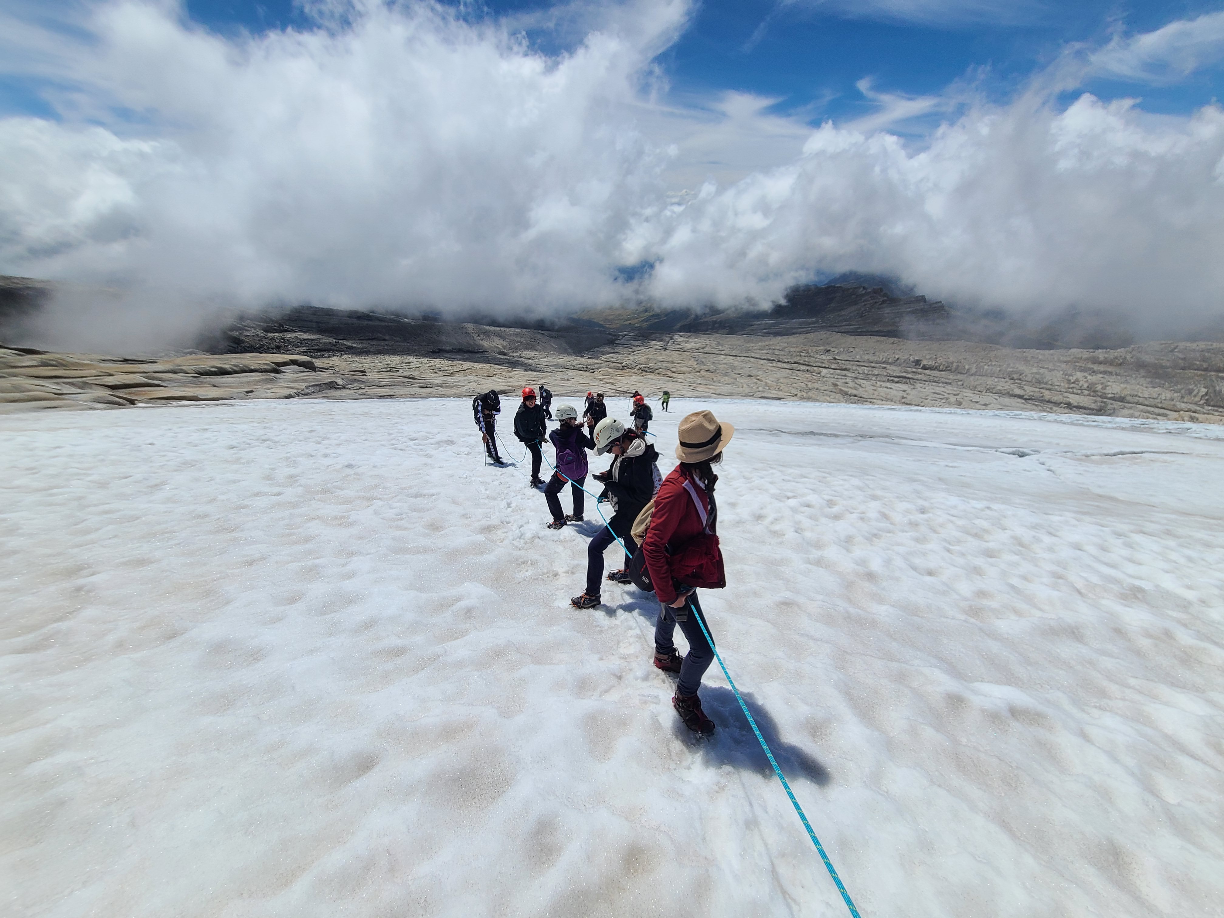 Mujeres en la Sierra Nevada de El Cocuy durante el monitoreo participativo liderado por Diana Díaz.