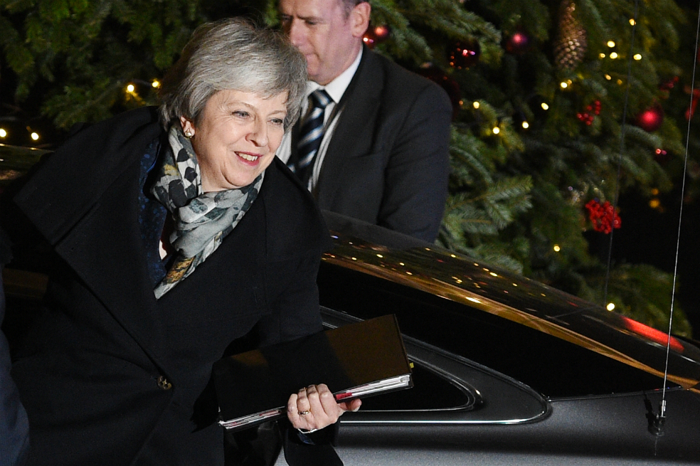 Primera ministra británica Theresa May gana el voto de censura