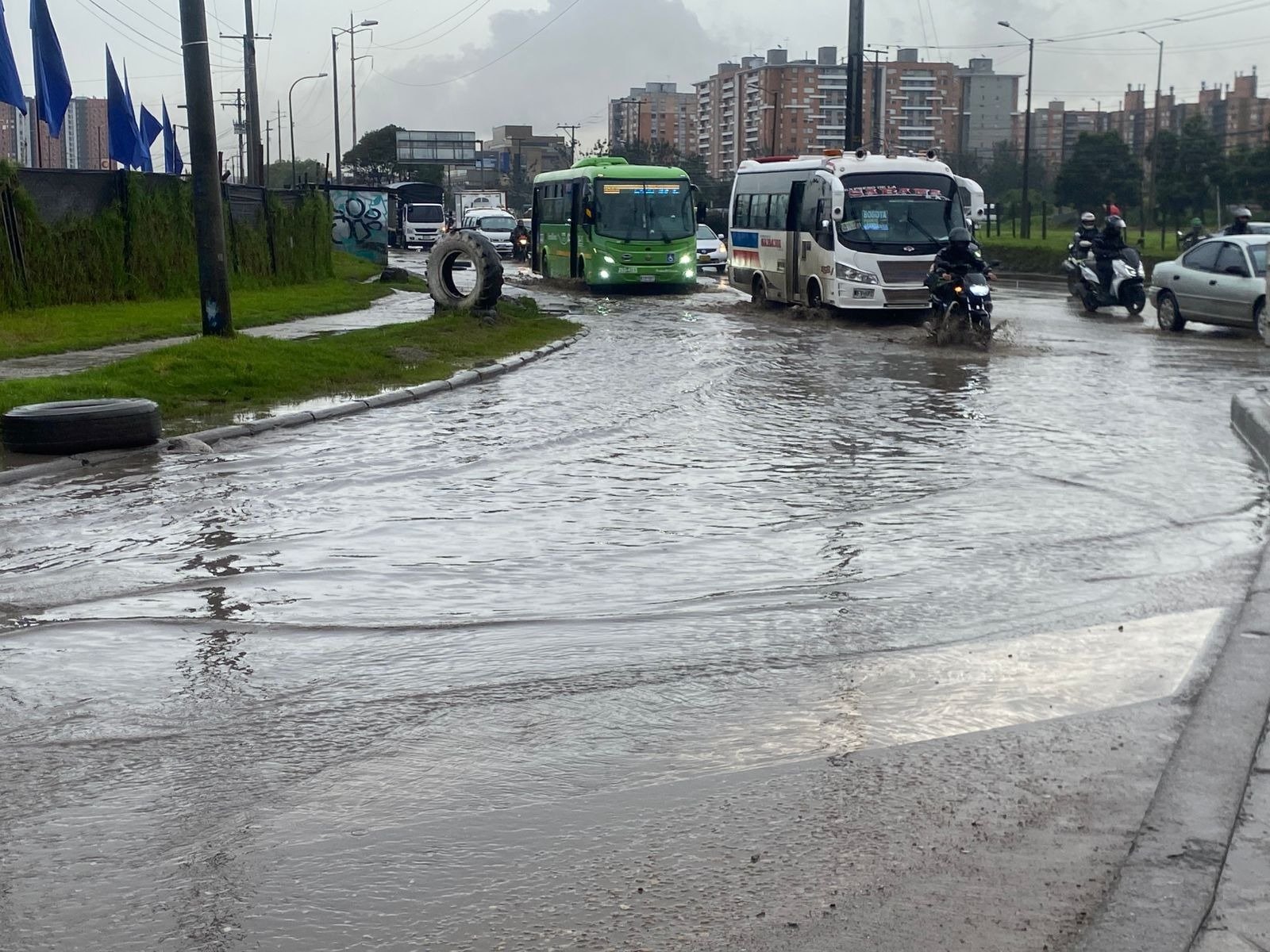 Inundaciones en la avenida Boyacá con 13, martes 20 de mayo.