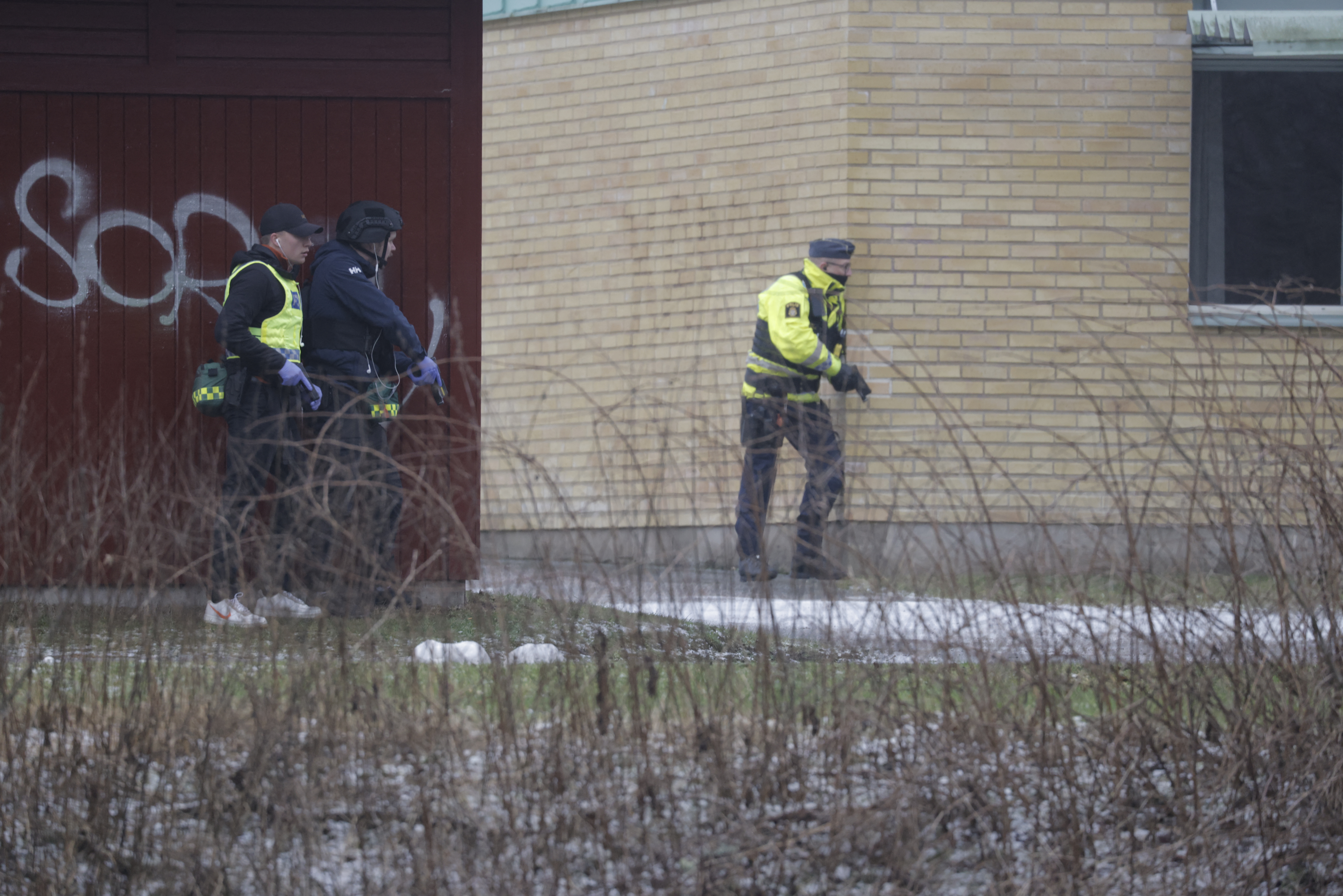 Van 10 muertes en tiroteo en escuela del centro de Suecia