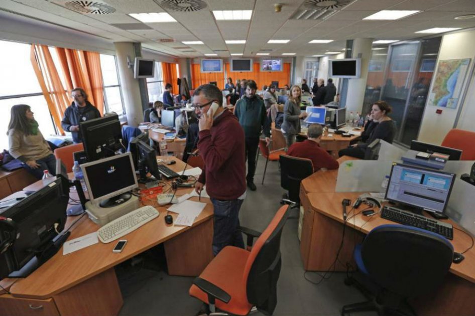 Gobierno irlandés propone a empleados trabajar de pie para mejorar la salud