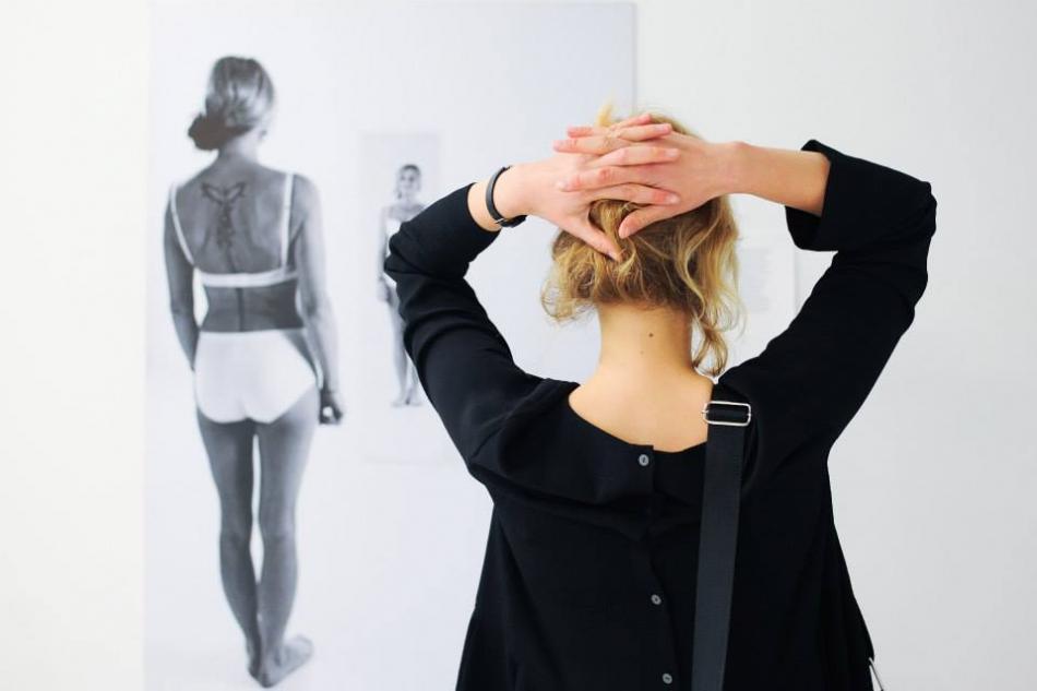 Fotógrafa lituana retrata la naturalidad del cuerpo femenino