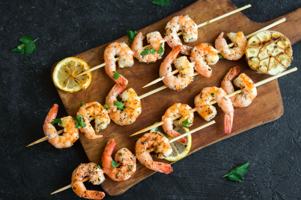 Receta del día: Pincho de camarones con chutney de mango y banano