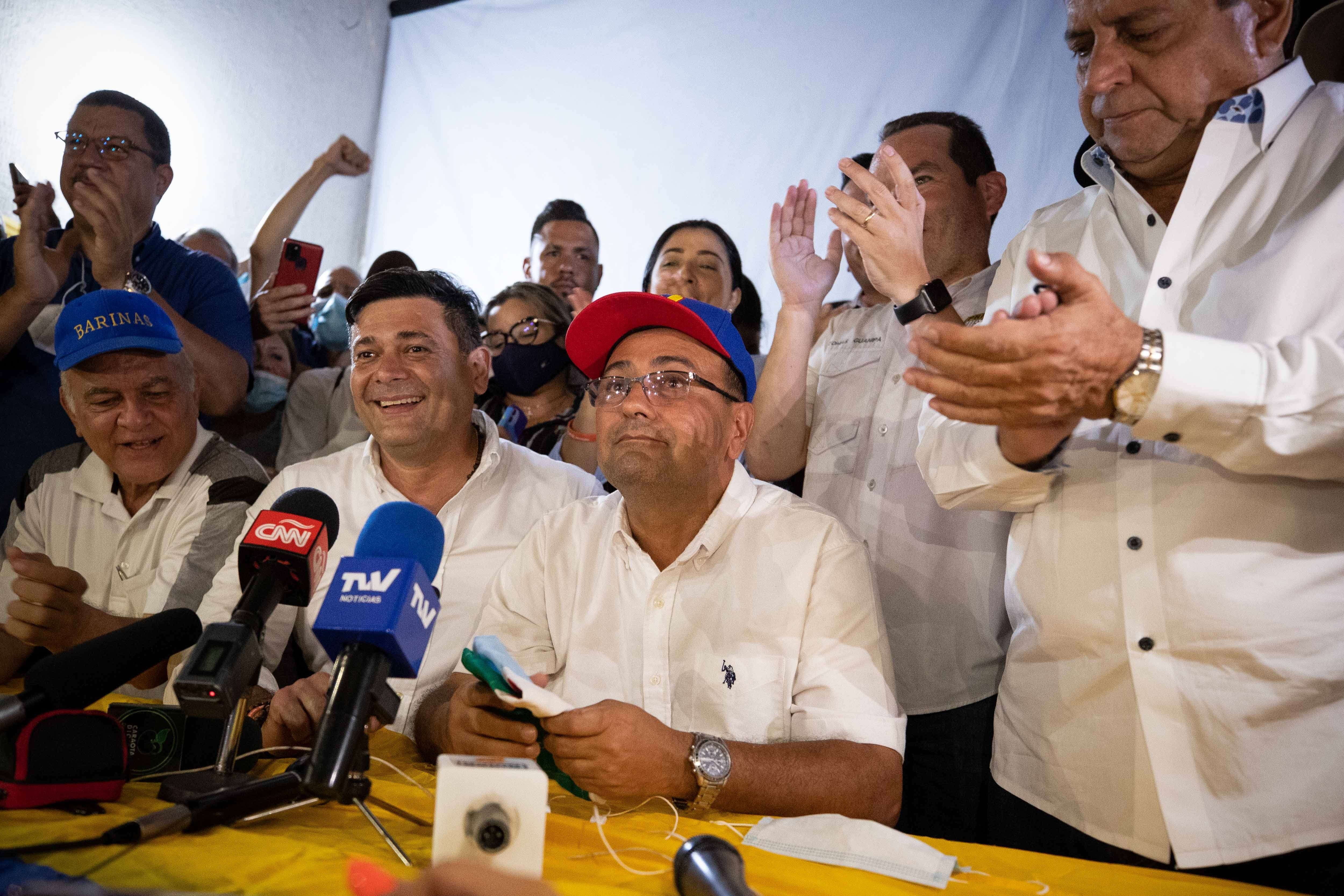 A falta de resultados oficiales, el chavismo anuncia su derrota en Barinas