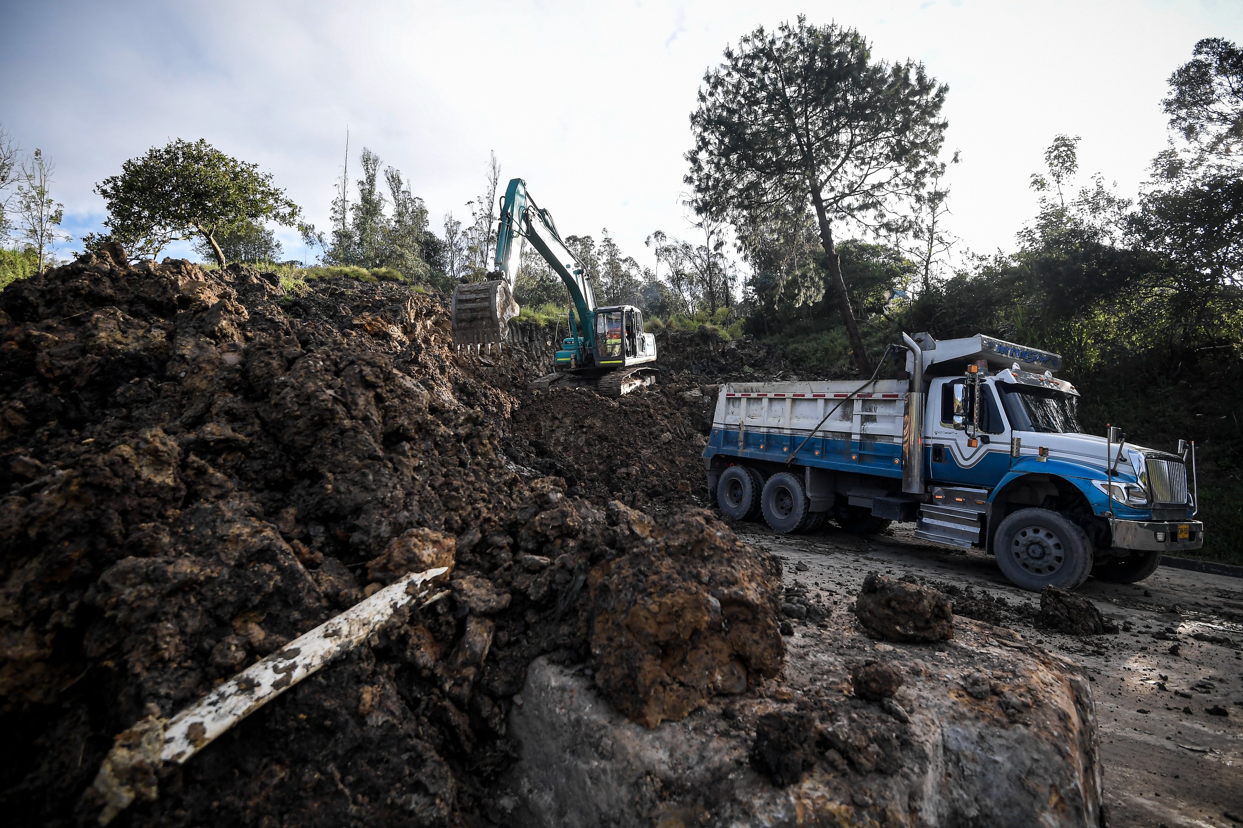 Cierre vía al Llano: así se vive la emergencia por derrumbe en Chipaque