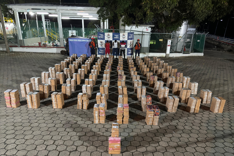 La Armada incautó más de dos toneladas de cocaína en aguas del Pacífico colombiano