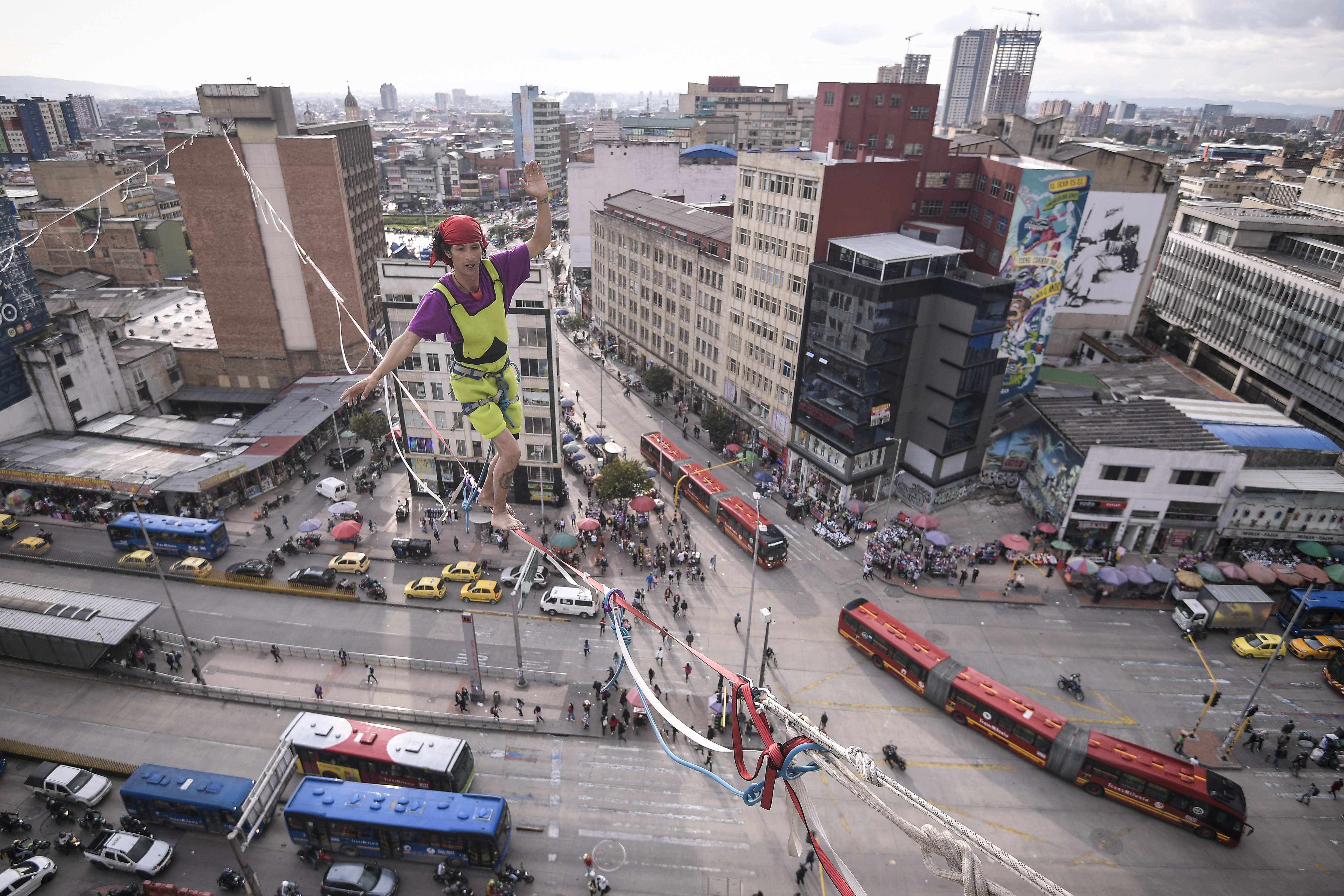 Acróbatas paralizaron el Centro de Bogotá
