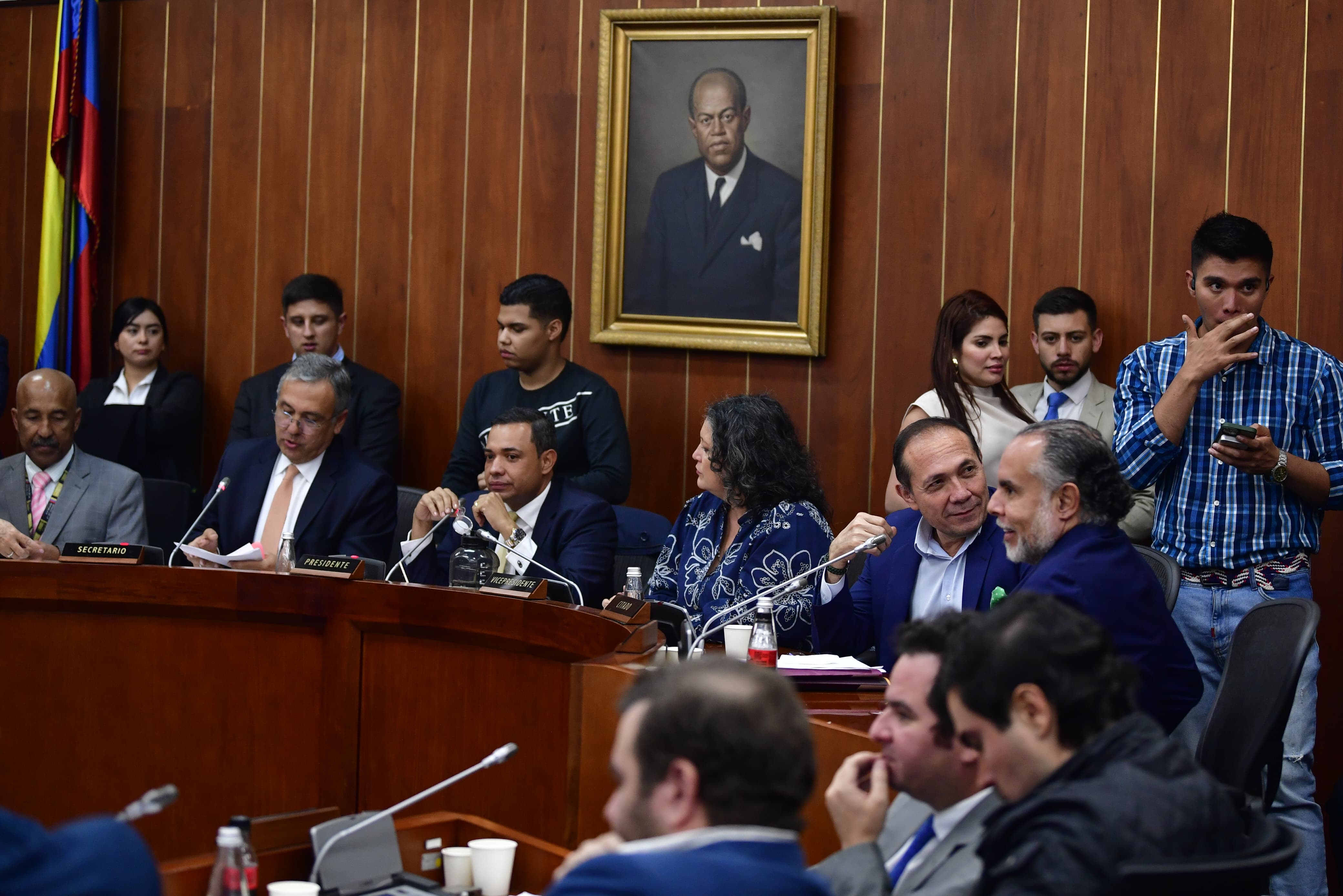 “No se puede cantar victoria”: petrismo y oposición reaccionaron a debate de la laboral