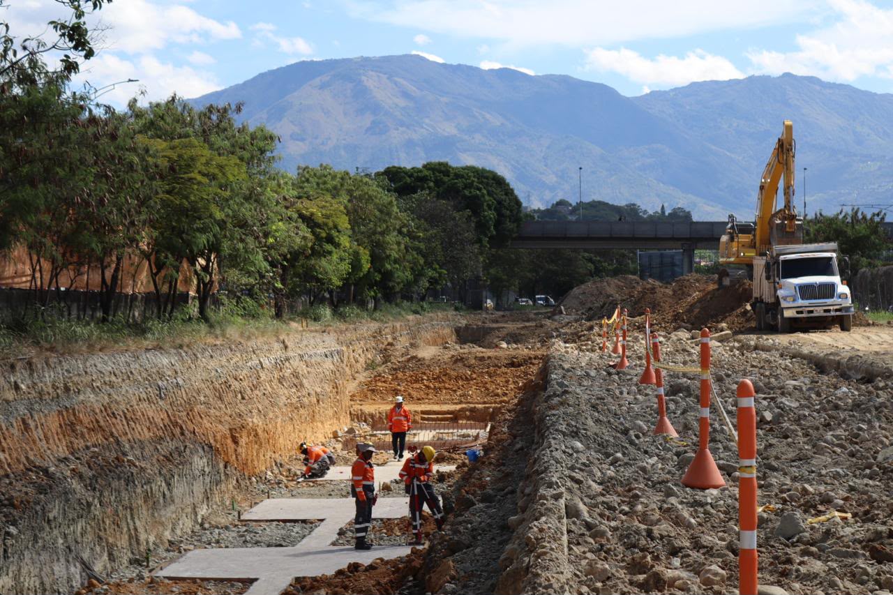 Excavaciones del metro de la 80 al norte de Medellín, estación Caribe.