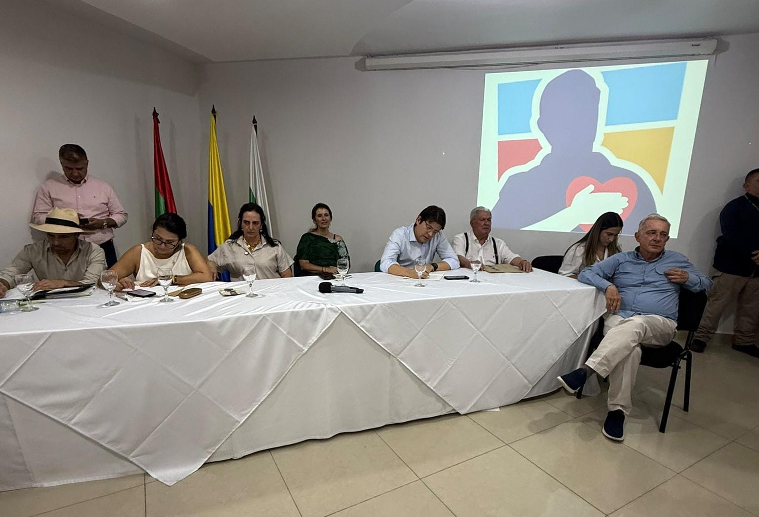 Sector del Centro Democrático criticó demoras en elección de candidato único