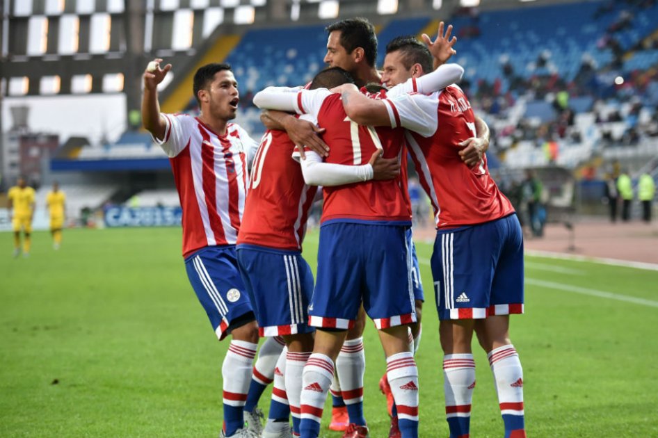 La selección paraguaya celebra el triunfo contra Jamaica. Foto: AFP