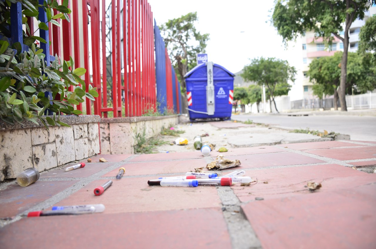 Alertan sobre residuos hospitalarios en contenedores de basura barrial en Santa Marta