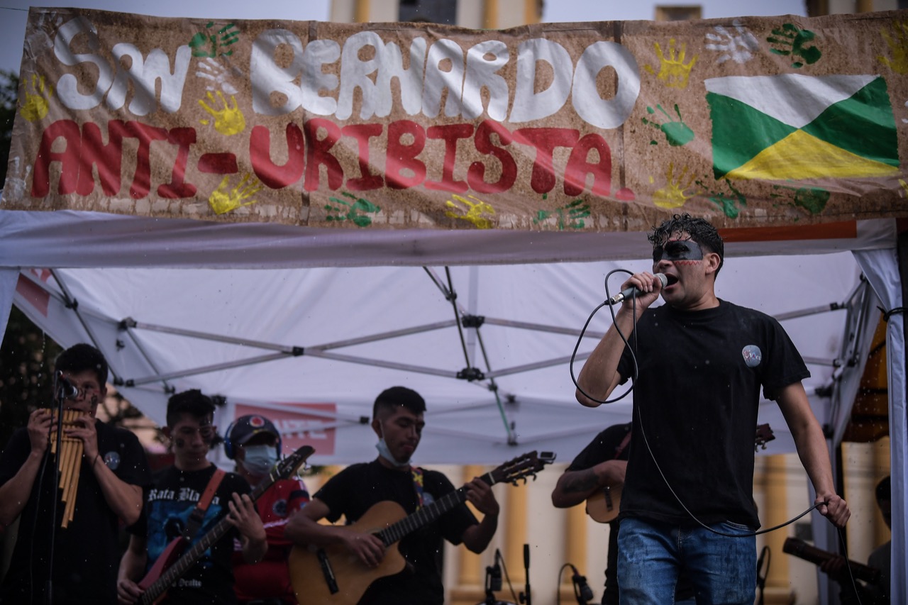 Bandas de música locales acompañaron las manifestaciones.