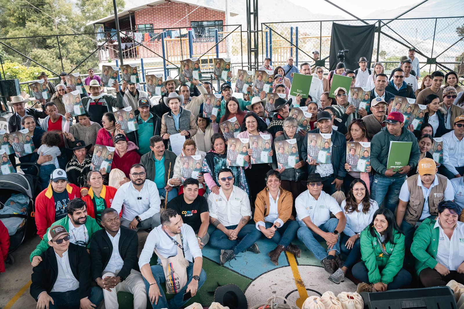 14 años después, campesinos de Sumapaz recibieron el título de 51 predios
