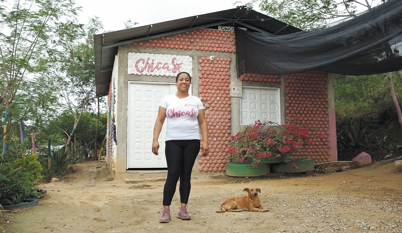 La casa de botellas que salva a niñas de la violencia en la frontera de Cúcuta