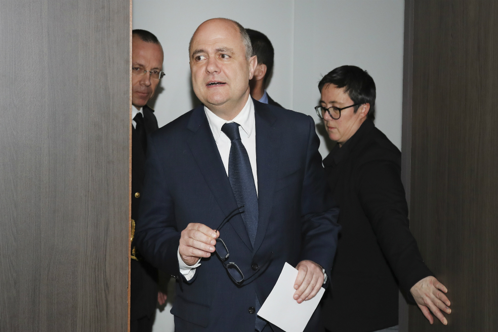 El ministro francés que renunció por beneficiar a sus hijas con contratos