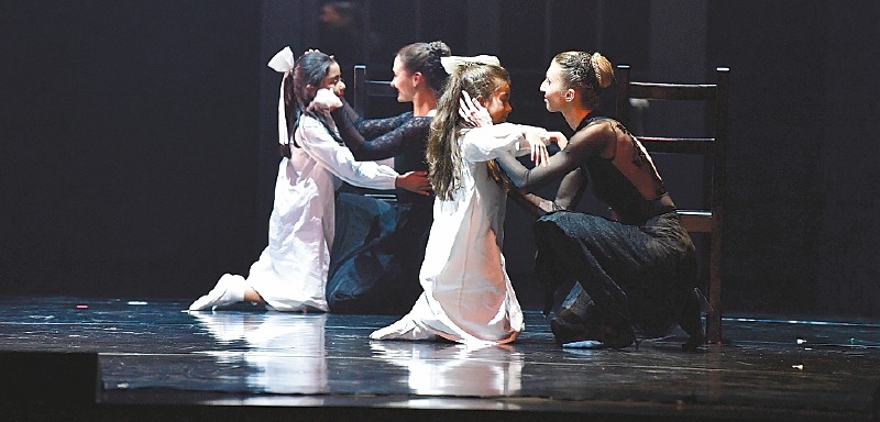 Los actores infantiles hacen parte del elenco de la "Anna Karenina" del Ballet Györ.