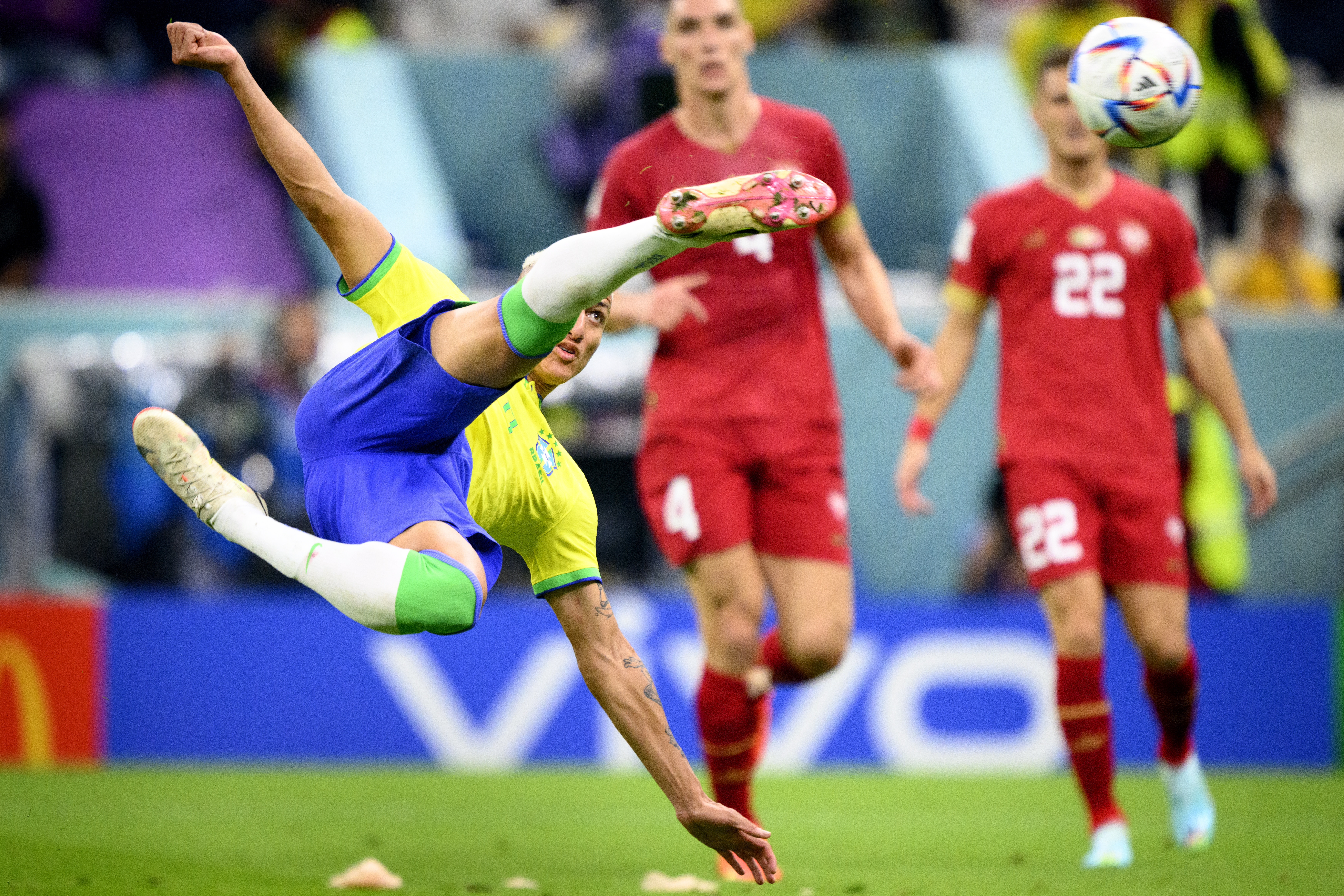 Volea de Richarlison contra Serbia fue elegida como el mejor gol del Mundial
