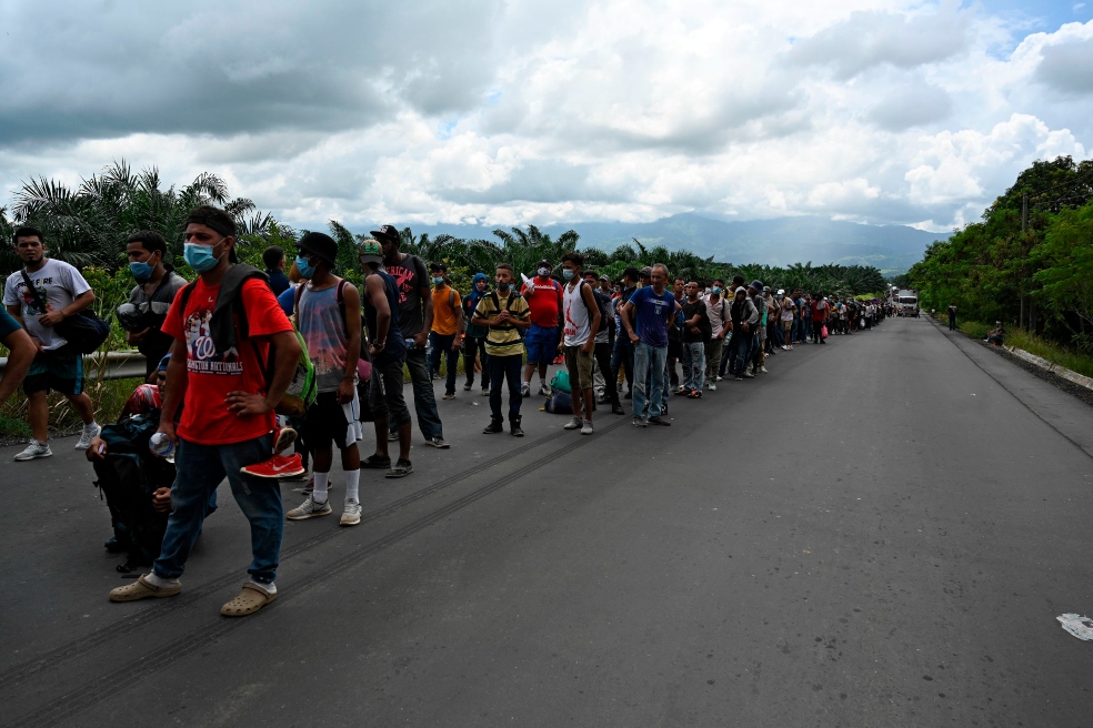 A un mes de elecciones, una nueva caravana de migrantes va rumbo a EE. UU.