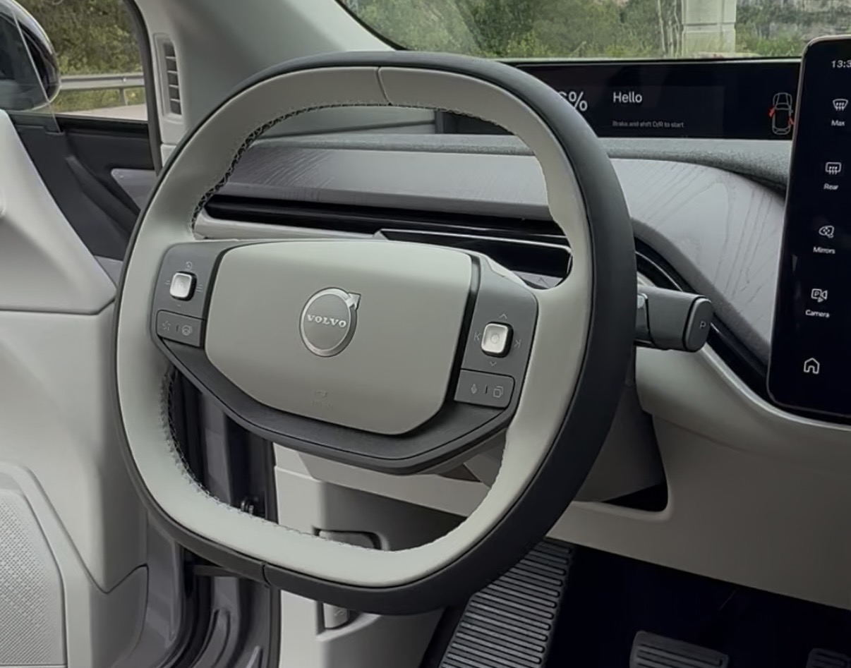 Volvo EX60.