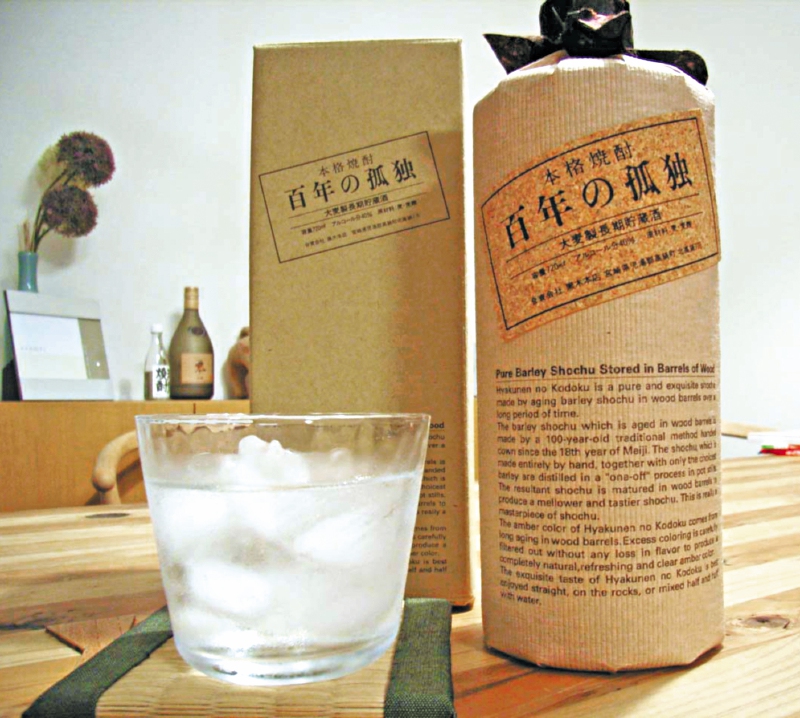 Licor llamado “Cien años de soledad” (Hyakunen no Kodoku), de la licorera japonesa Kuroki Honten. / Archivo particular