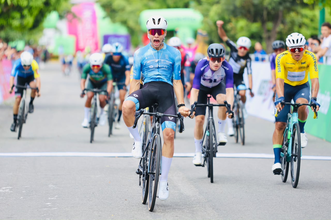 ¡Felipe Bravo ganó la segunda etapa de la Vuelta de la Juventud en un sprint de infarto!