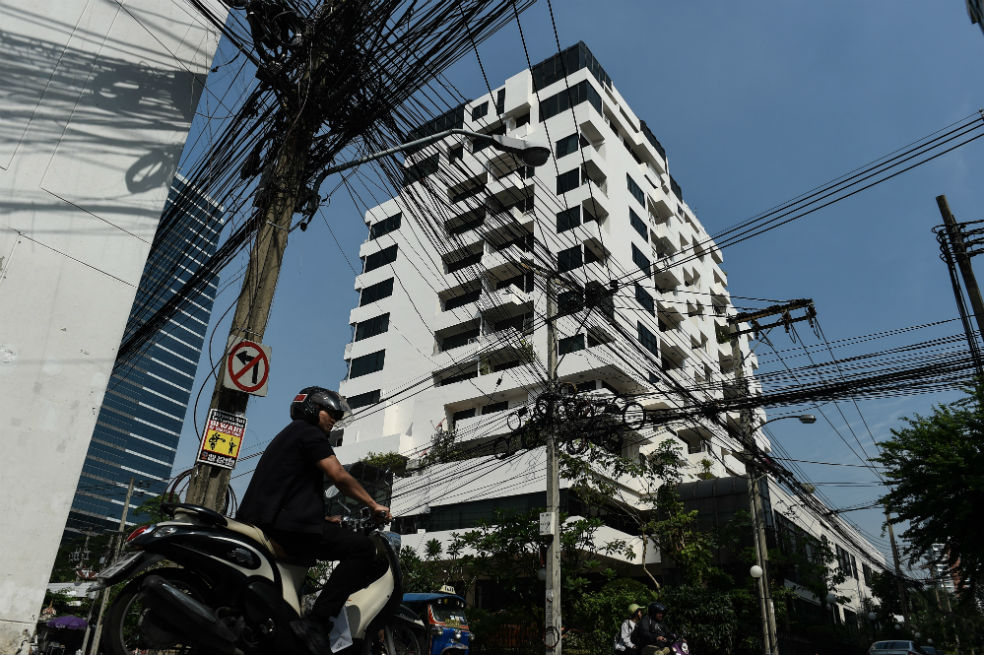 Tailandia quiere ponerle fin a las marañas de cables eléctricos en Bangkok