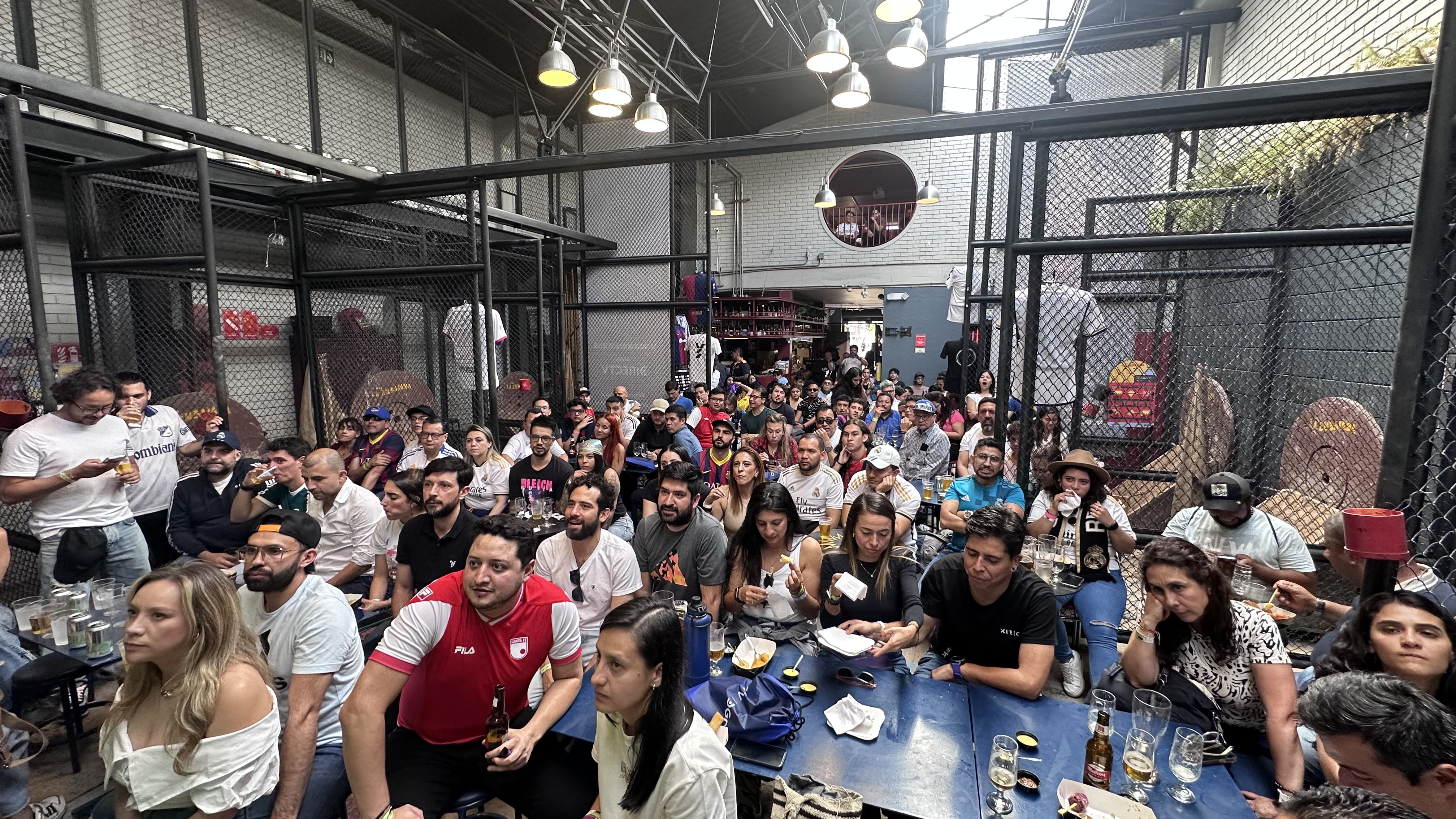 Así se vivió ELCLÁSICO 2024/25 en el Tejo La Embajada en Bogotá.