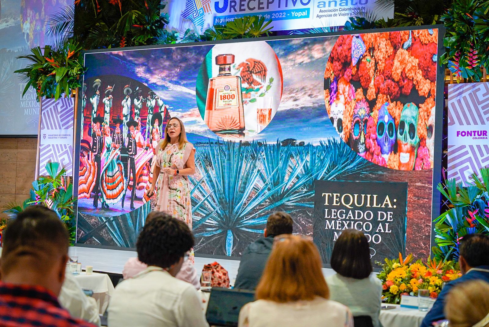 Risas, aprendizajes, sueños y pasiones estuvieron presentes en la charla de la mexicana Araceli Ramos, promotora de la cultura, tradiciones, gastronomía y atractivos turísticos de su país, quién habló sobre la “Creación de un producto turístico y su trascendencia en el desarrollo económico y social de una comunidad”. "La gente viaje por vivir experiencias especiales que motiven a las personas", dijo la experta. Y agregó: "La competencia es sana y debemos usarla en aspectos positivos y puede ser una buena herramienta para crecer e innovar".