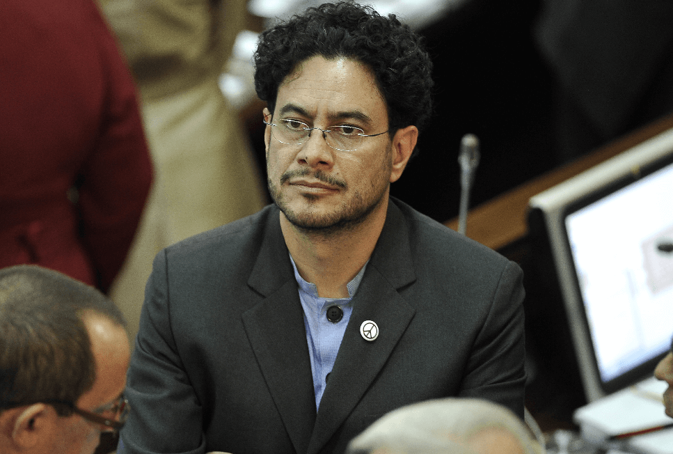 Premio Nobel de Paz manifestó su preocupación por amenazas en contra de Iván Cepeda