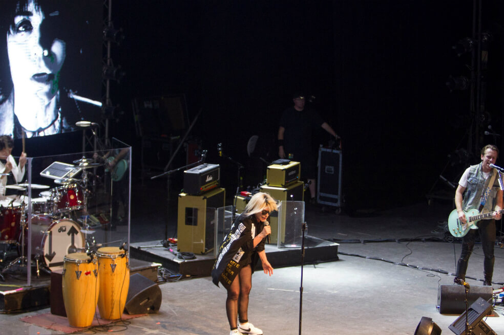 La banda estadounidense de rock Blondie actuó por primera vez en Cuba con dos conciertos en los que compartió escenario con artistas de la isla como Alain Pérez, David Blanco y Síntesis. / EFE