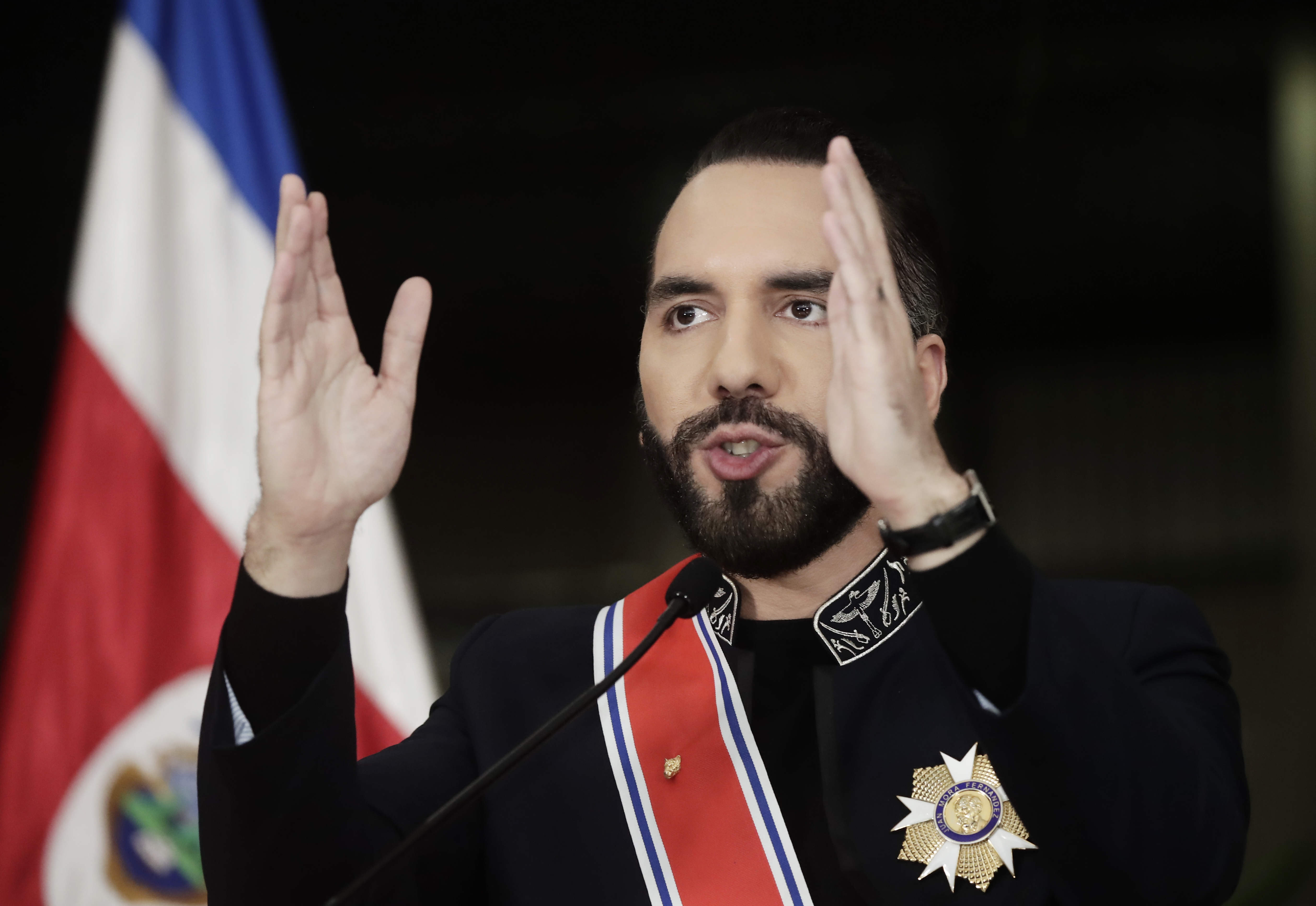 Régimen de Bukele en EL Salvador es modelo “a costa de derecho humanos”, dice AI