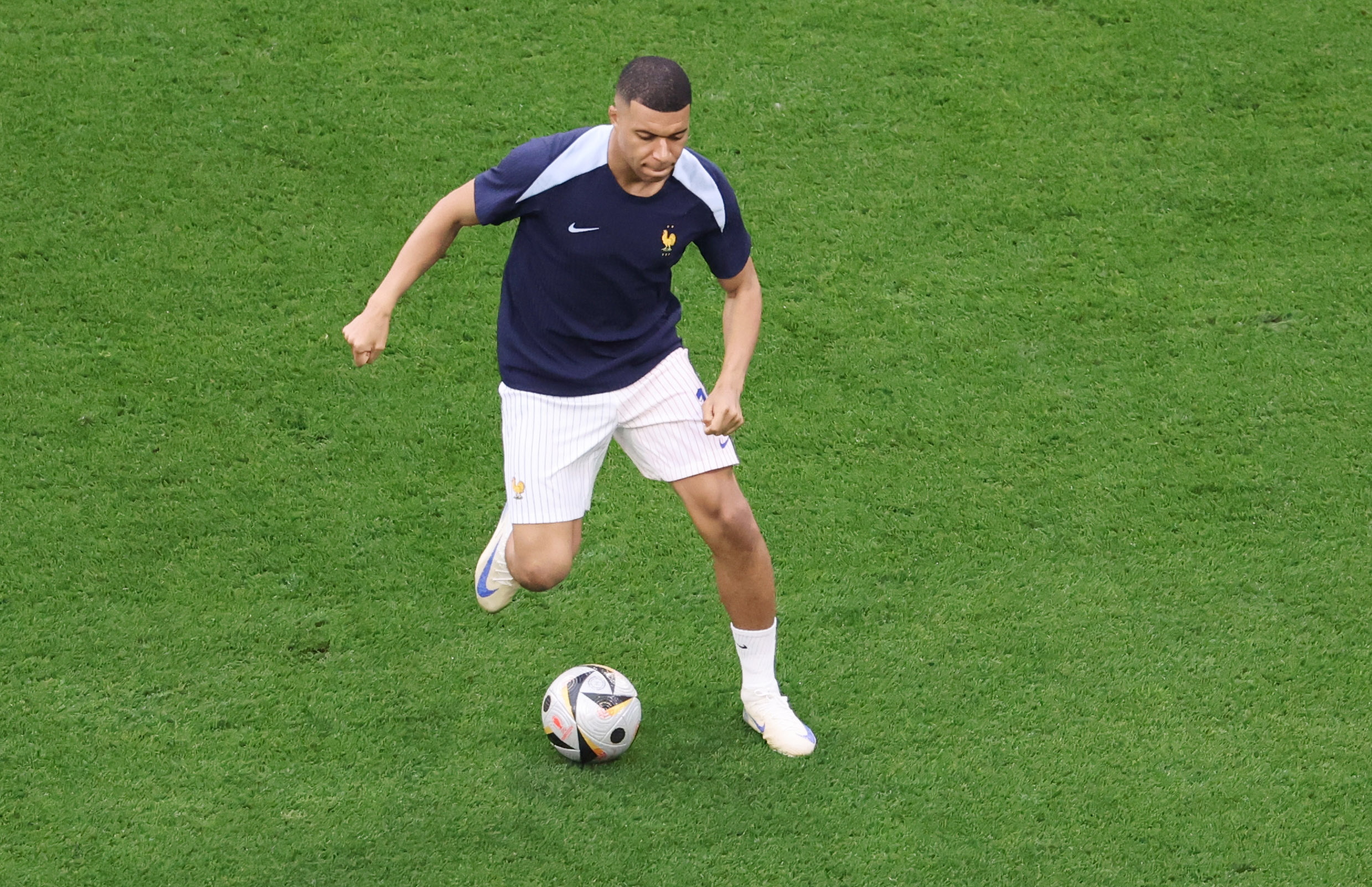 Munich (Germany), 09/07/2024.- Kylian Mbappe of France during warmp-up prior the UEFA EURO 2024 semi-finals soccer match between Spain and France in Munich, Germany, 09 July 2024. (Francia, Alemania, España) EFE/EPA/ABEDIN TAHERKENAREH