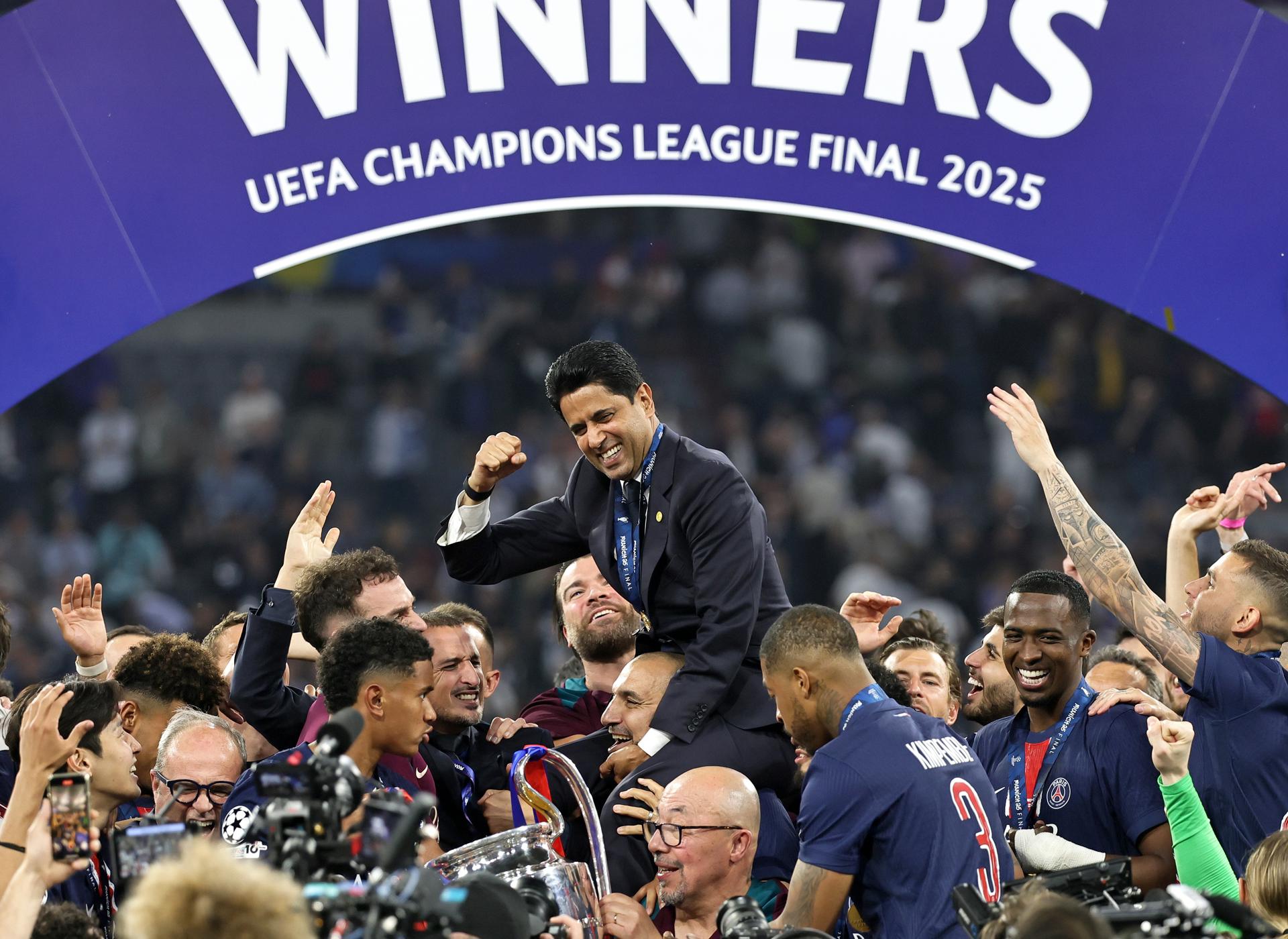 Munich (Germany), 01/06/2025.- PSG president Nasser Al-Khelaifi celebrates after the team won the UEFA Champions League final between Paris Saint-Germain and Internazionale Milano in Munich, Germany 31 May 2025. PSG won 5-0. (Liga de Campeones, Alemania) EFE/EPA/RONALD WITTEK
