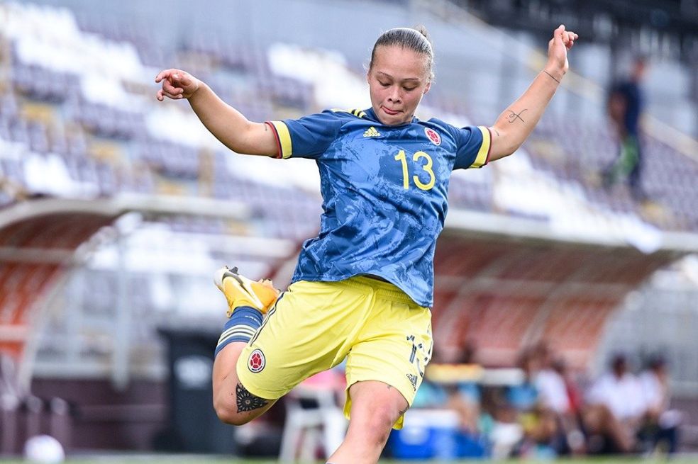 Ana María Guzmán: la elegancia y el fútbol de barrio