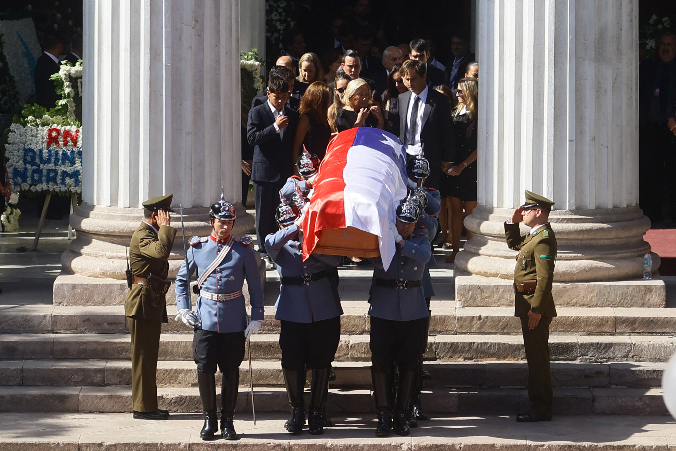 Funeral de Piñera: familia, seguidores y rivales políticos lo despidieron
